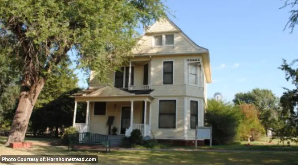 yellow victorian house of harn homestead