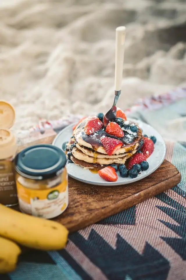 pancakes with strawberries, blueberries and syrup