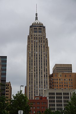 tall building downtown oklahoma city